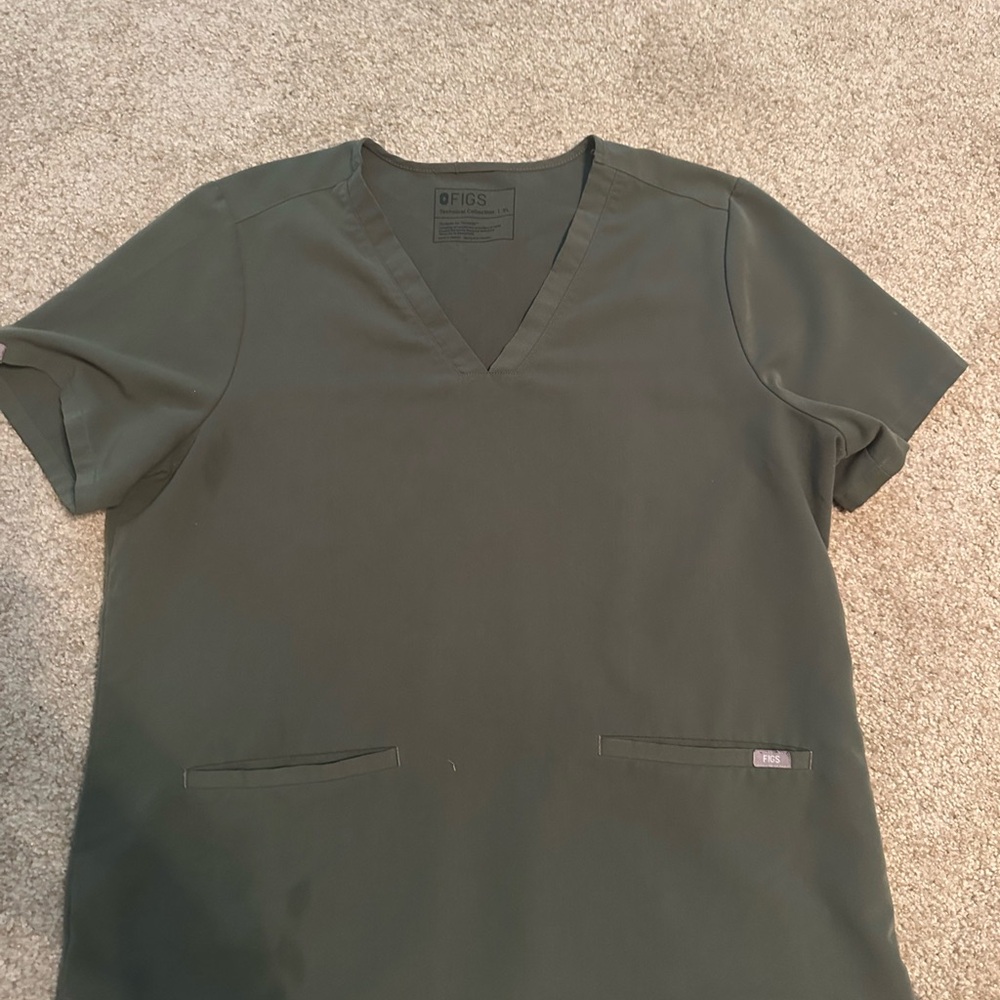 Figs scrub top